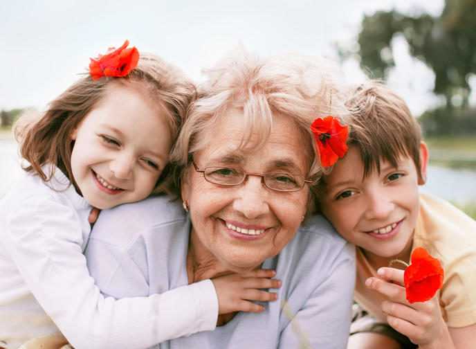 Бабушка и внуки